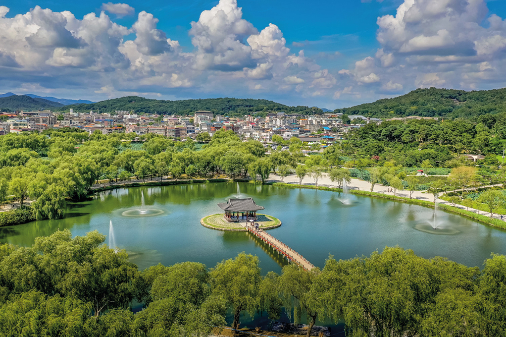 扶余百済遺跡地
				(扶蘇山城、宮南池)