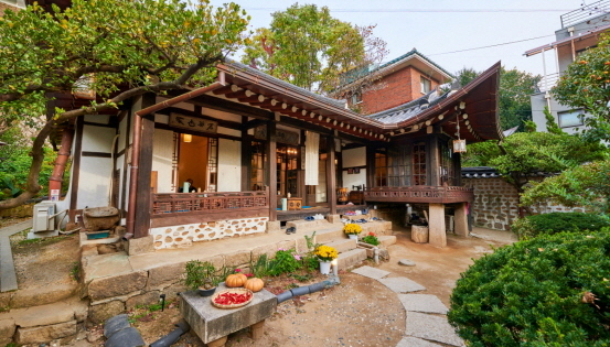 落ち着いた魅力があるK-バラエティ番組の中の韓屋 : 韓国観光公社公式