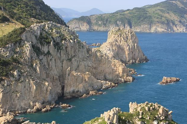 1日2回、海に道ができる特別な島の旅